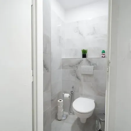 Cityscape Charm Spacious 3 Bedroom Haven For 7 Prague Exterior photo