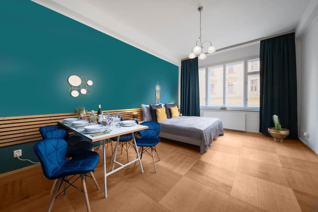 Cityscape Charm Spacious 3 Bedroom Haven For 7 Apartment Prague