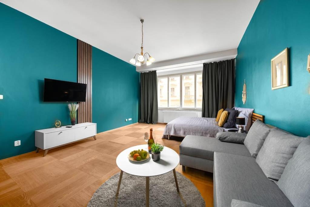 Cityscape Charm Spacious 3 Bedroom Haven For 7 דירה